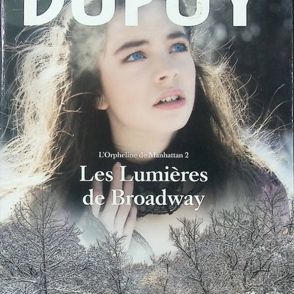 L’Orpheline de Manhattan – Tome 2 – Les Lumières de Broadway – Marie-Bernadette Dupuy – roman historique saga familiale New York secrets et destin occasion pas cher - Livre
