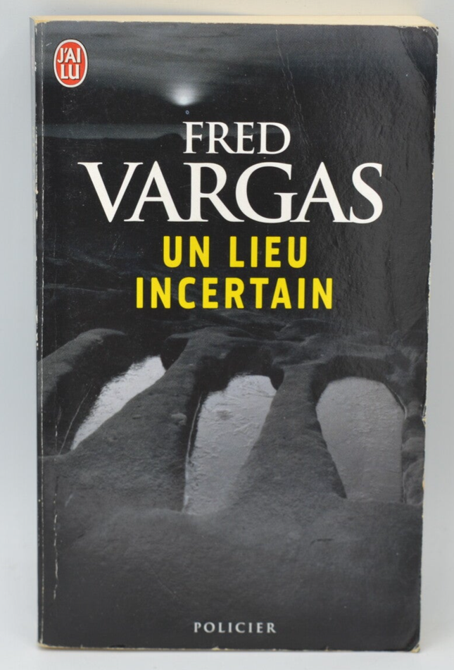 Un lieu incertain – Fred Vargas – Roman policier et enquête du commissaire Adamsberg entre mystère et surnaturel - livre