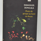 Photo de groupe au bord du fleuve - Emmanuel Dongala - livre