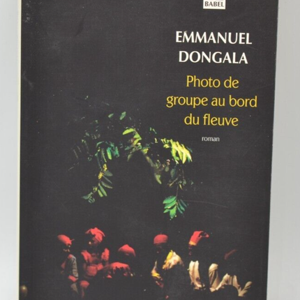 Photo de groupe au bord du fleuve - Emmanuel Dongala - livre