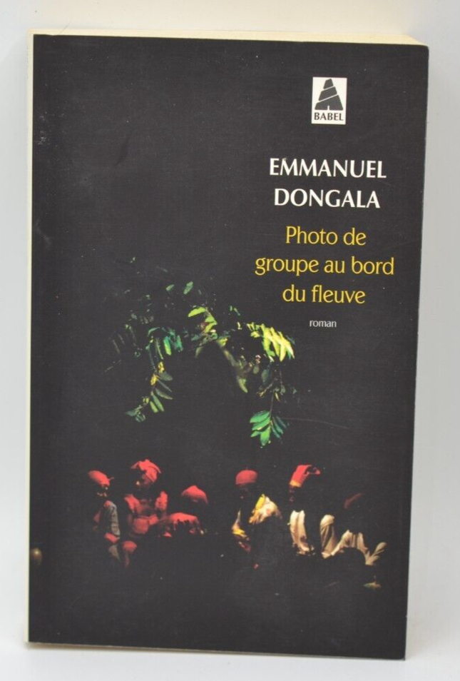 Photo de groupe au bord du fleuve - Emmanuel Dongala - livre